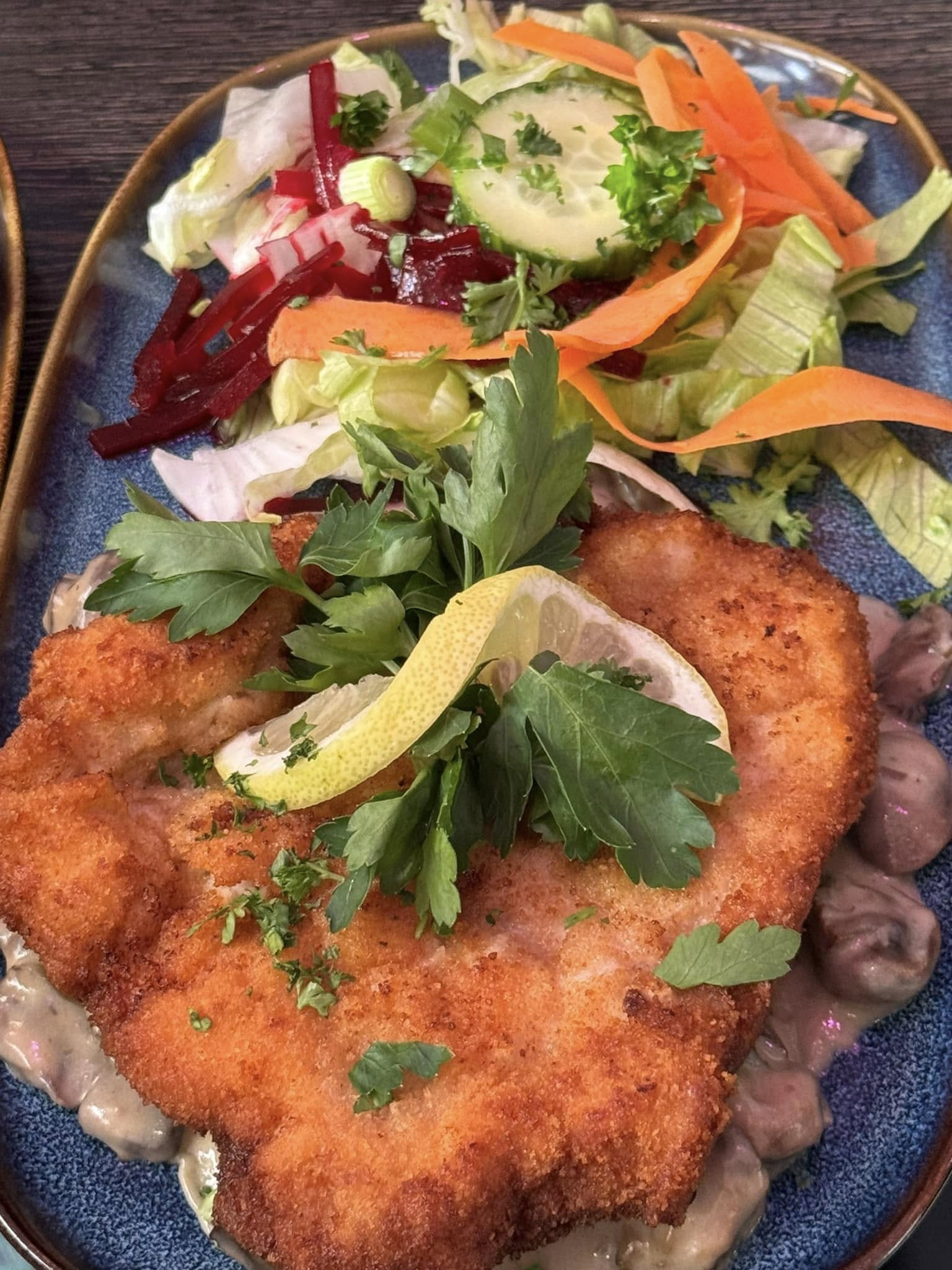 Schnitzel & frischer Salat